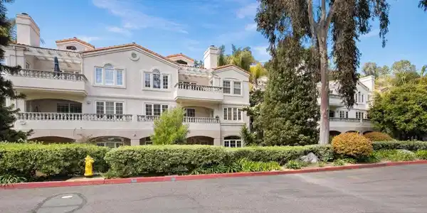 2842 Torrey Pines Rd