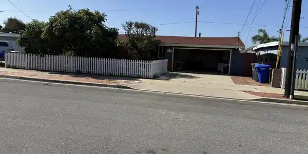 743 Iris Ave