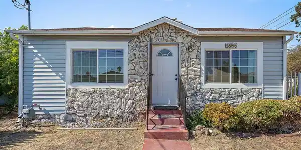 2533 Bush Ave