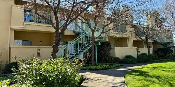 106 Sunnyhills Court