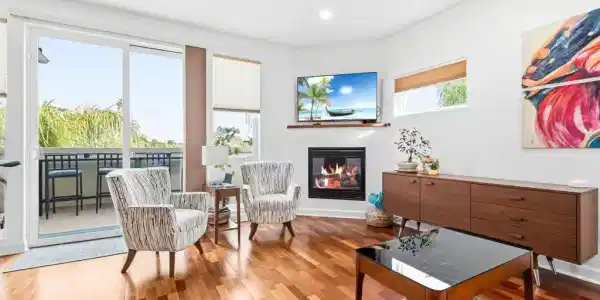 551 Laguna