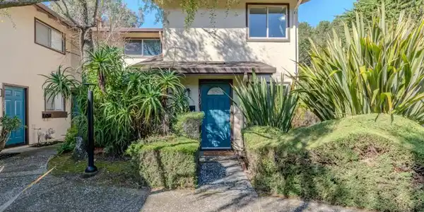 1039 Oddstad Boulevard