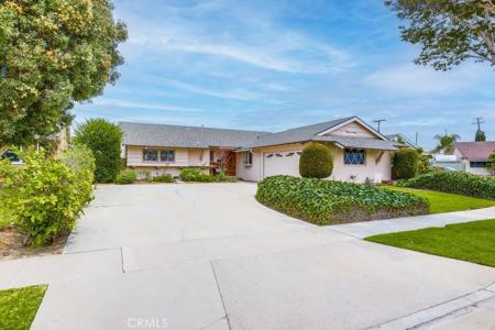 5621 Marilyn Circle