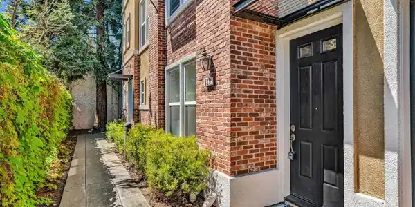 629 Artistic Place