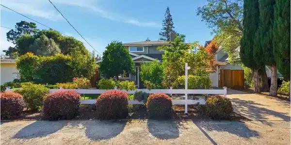 3776 La Donna Avenue