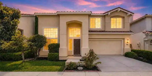 2230 Esperanca Avenue