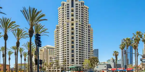 700 W Harbor