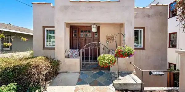 916 Poli Street