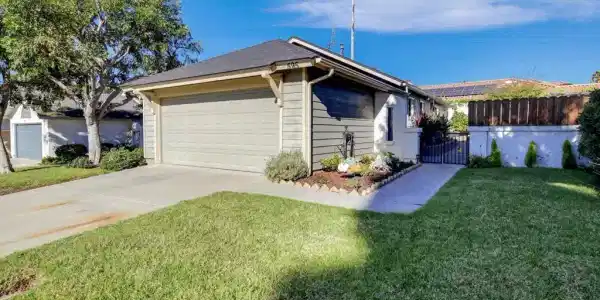 595 Hampshire Lane