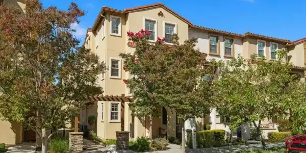 120 Minaret Avenue