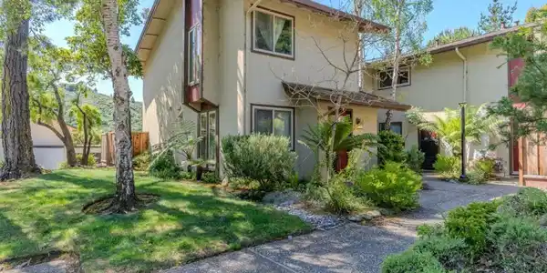 1041 Oddstad Boulevard