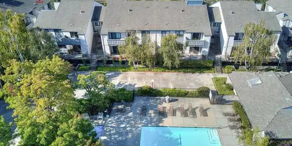 845 Woodside Way