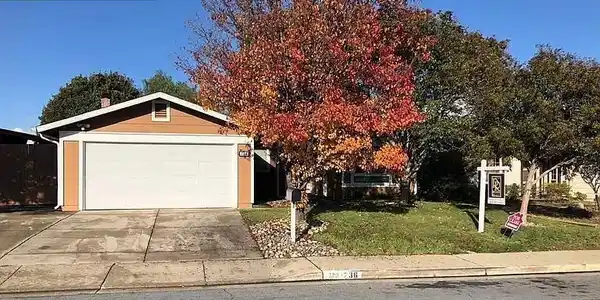 736 Andrea Way