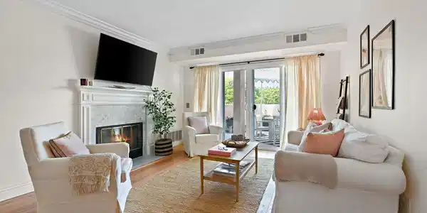 7047 Camino Degrazia