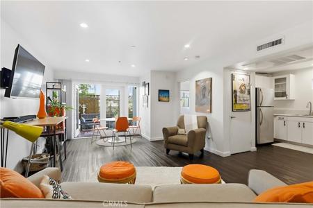834 E 4th Street