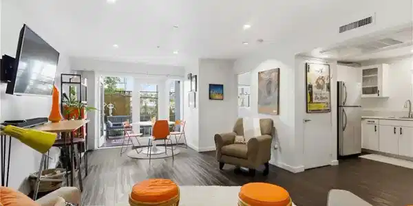 834 E 4th Street