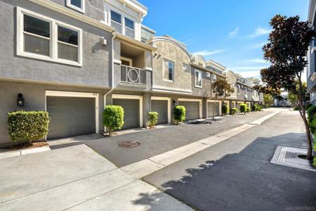 3548 Shoreline Bluff Lane