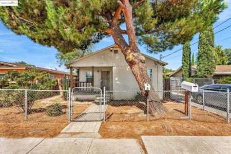 159 Poinsettia Ave