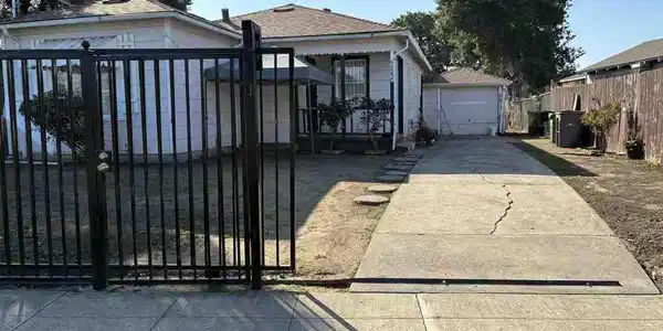 9923 Birch St