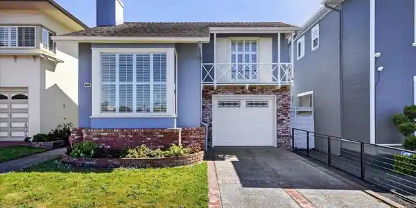 95 Lake Vista Avenue
