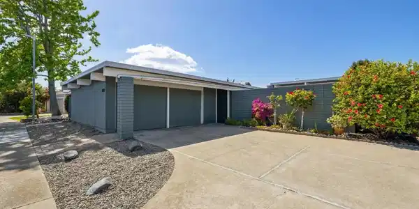 809 Constitution Drive