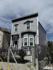 1130 E 11Th St