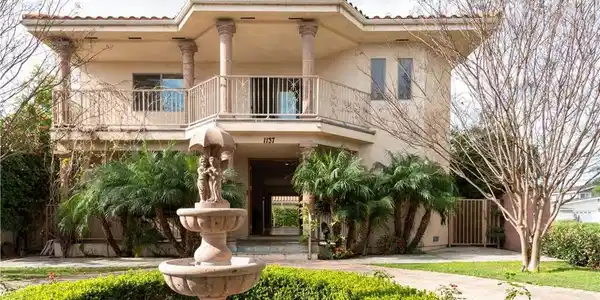 1137 N Banning Boulevard