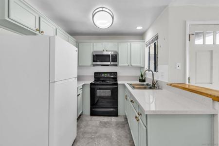 3566 Sunset Ln