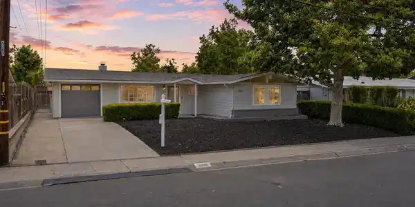 3025 Justin Way