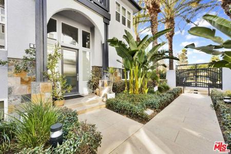 5700 Seawalk Drive