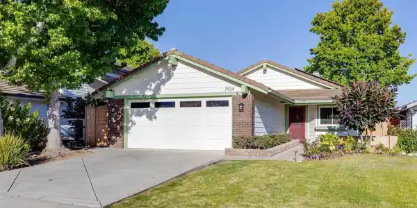 7934 Calle Posada