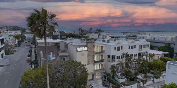 24 Voyage Street