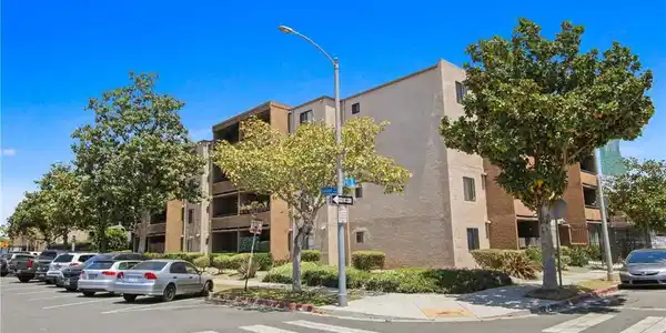 1450 Locust Avenue
