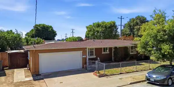 2495 Gloria Way