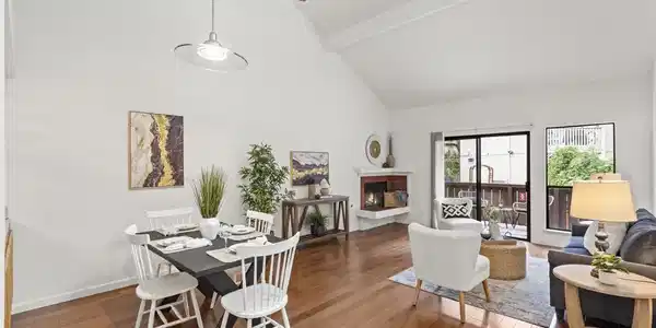 879 Camelback Pl