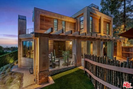 1810 Mango Way