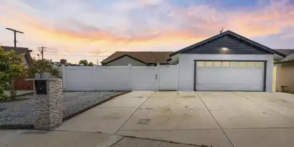 1712 N 7th Place