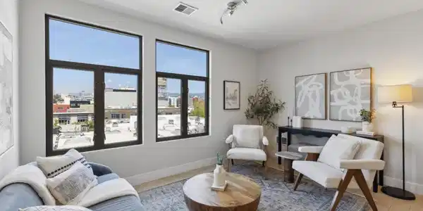 438 W Grand Ave