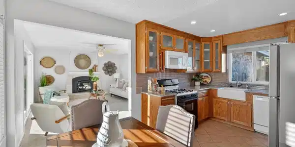 3904 Meadowbrook Cir