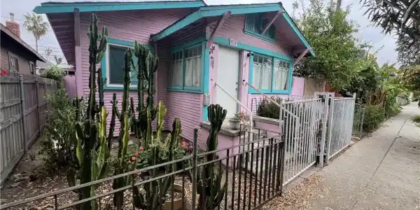 1137 Cabrillo Avenue
