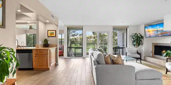 2556 Navarra Dr