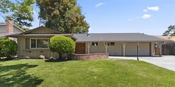5420 Chapman Dr