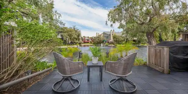 1135 Shoreline Drive