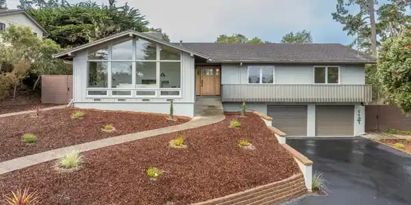 1121 Circle Road