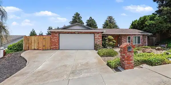 2366 Glendale Cir