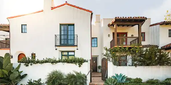 124 W Yanonali Street