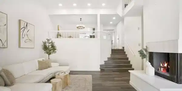 3275 Caminito Eastbluff