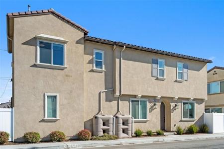 1654 W Plaza Del Amo