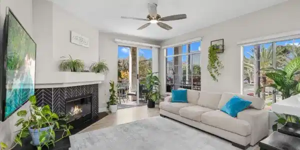2150 Camino de la Reina