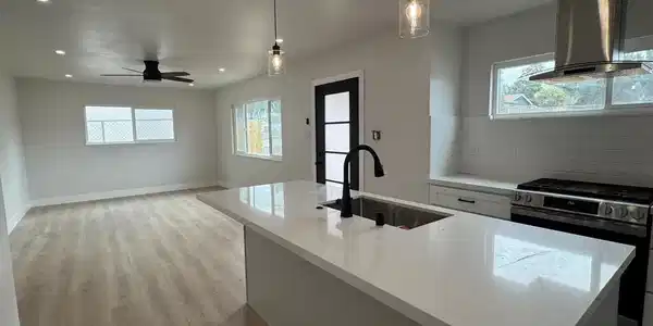 819 Georgia St